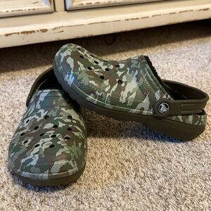 Crocs Cammo Padded Mule Size 3 Medium Green AB kids